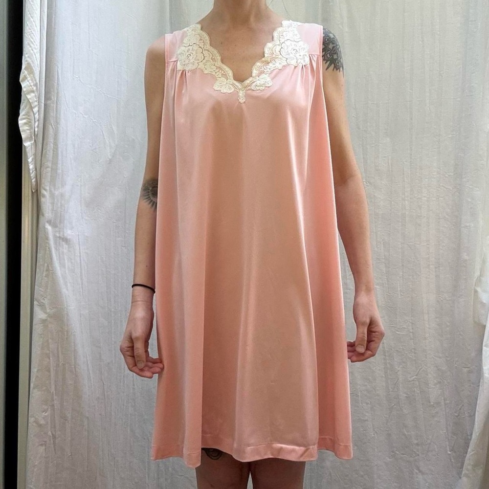 Pink and‎ White Lace Sleeveless Chemise Nightgown Vintage 60s/70s Coquette